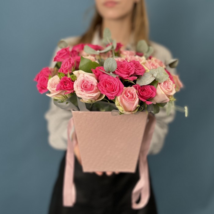 Коробка малиновых роз Глория с Судоку