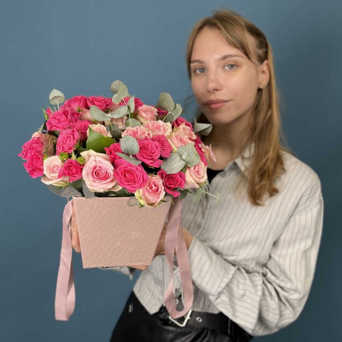 Коробка малиновых роз Глория с Судоку