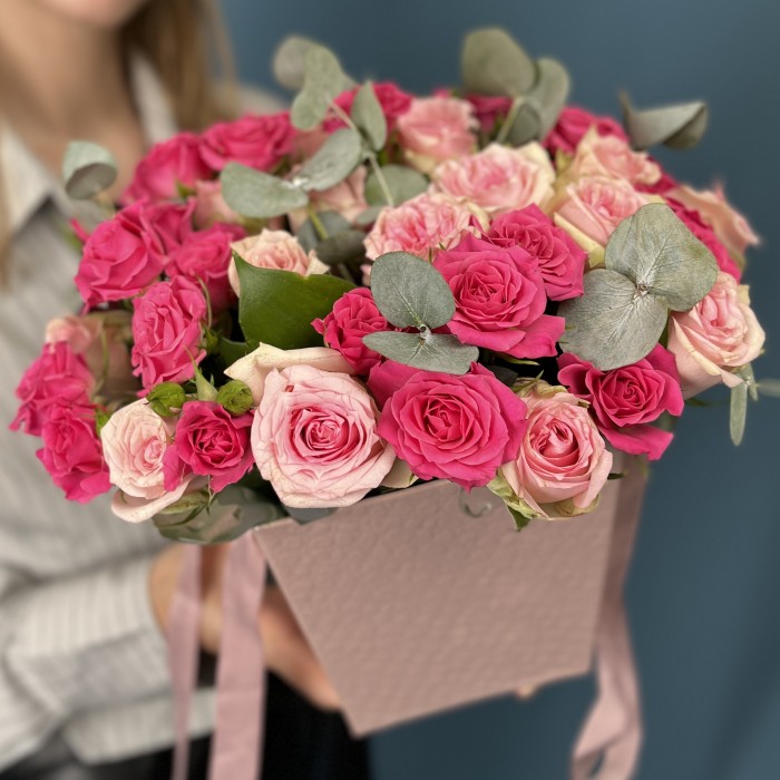 Коробка малиновых роз Глория с Судоку