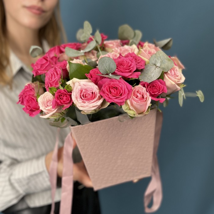 Коробка малиновых роз Глория с Судоку