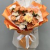 25 оранжевых и персиковых гвоздик микс