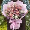 9 розовых орхидей с гипсофилой