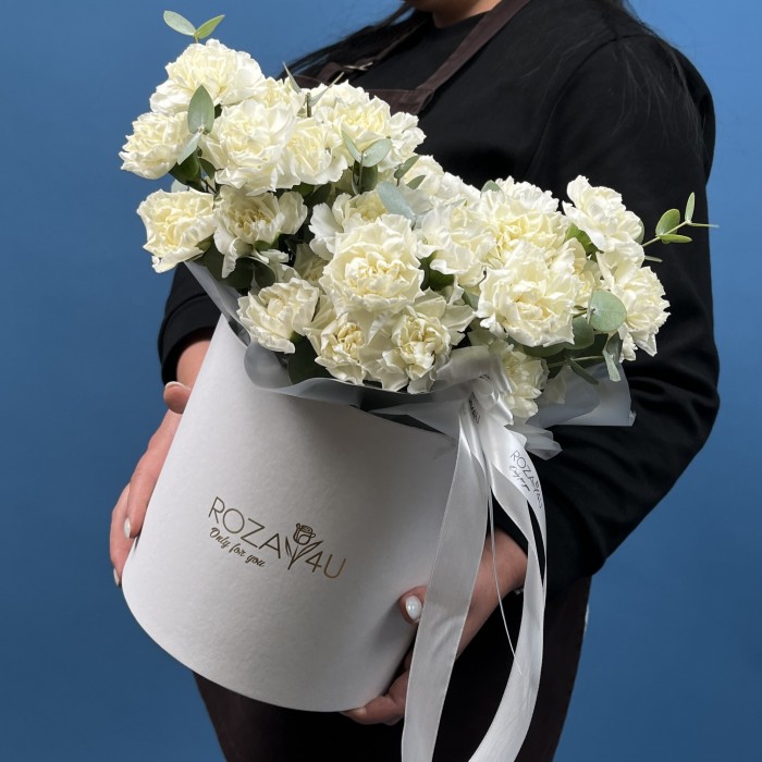 51 белая гвоздика в коробке