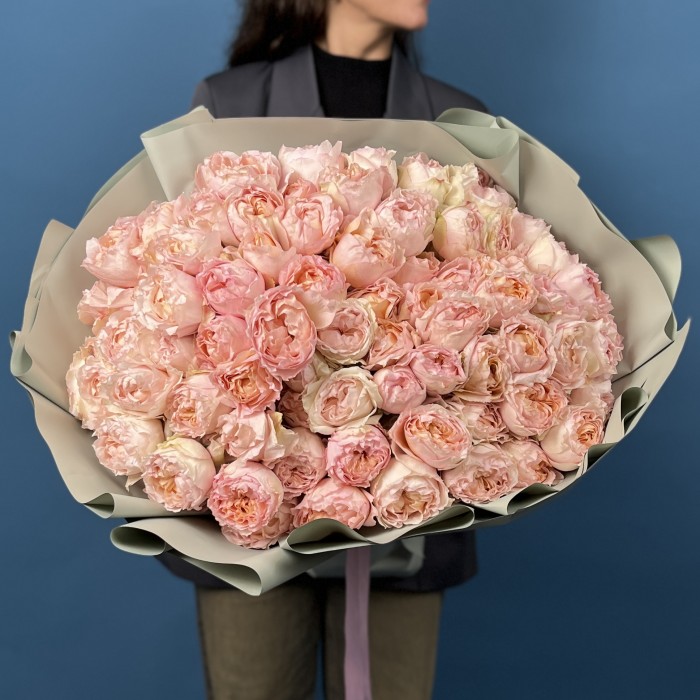 25 кустовых пионовидных роз Джульетта Хани 60 см