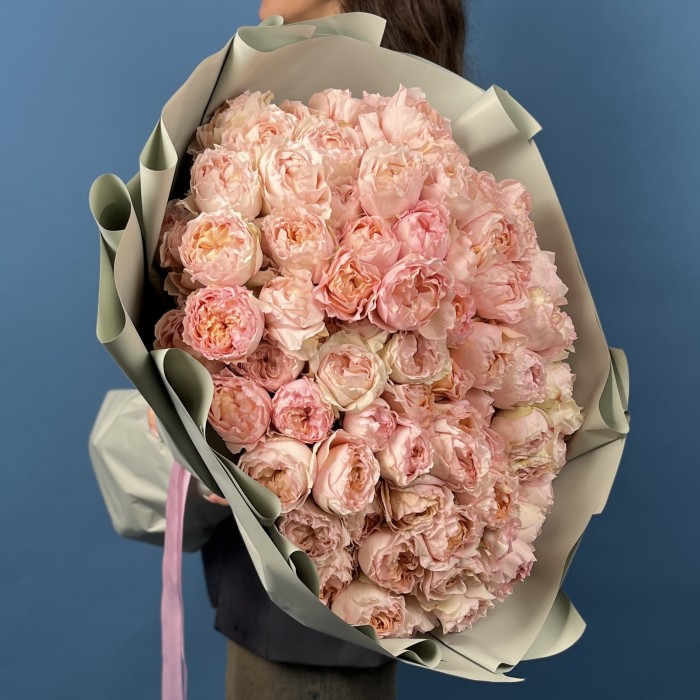 25 кустовых пионовидных роз Джульетта Хани 60 см