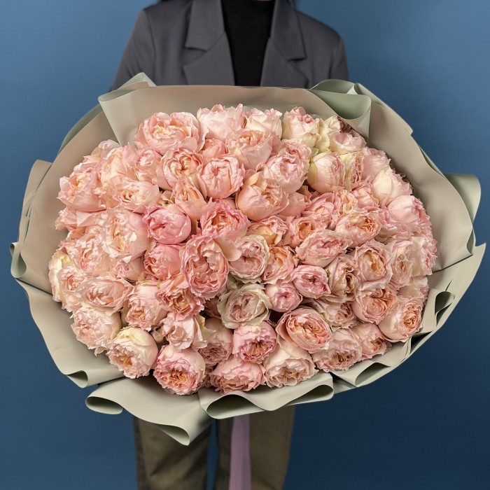 25 кустовых пионовидных роз Джульетта Хани 60 см