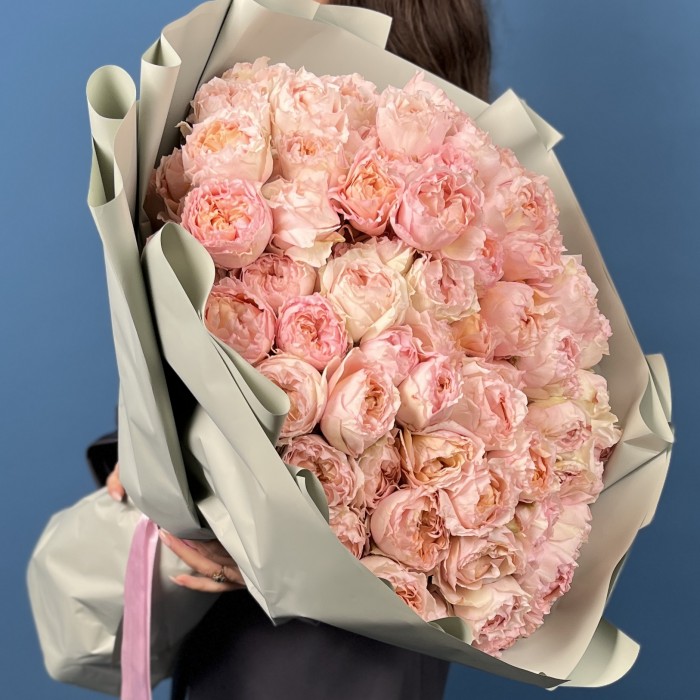 25 кустовых пионовидных роз Джульетта Хани 60 см