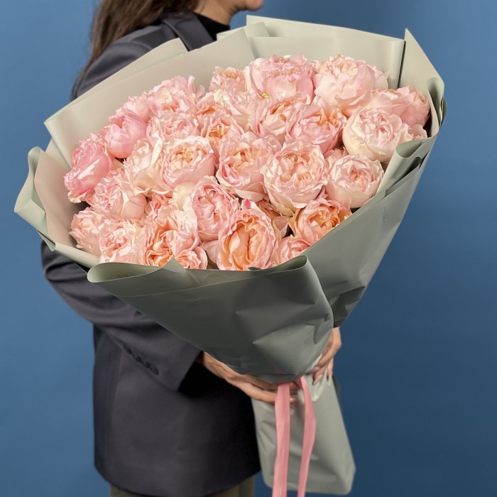 15 кустовых пионовидных роз Джульетта Хани 60 см