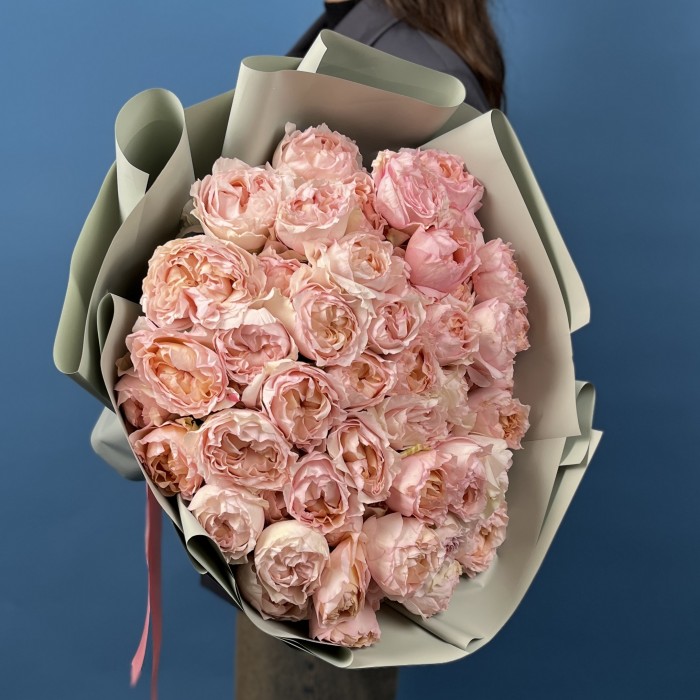 15 кустовых пионовидных роз Джульетта Хани 60 см