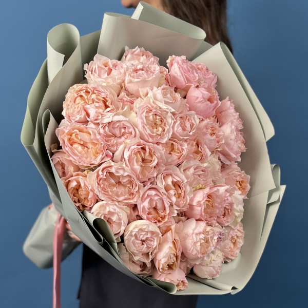 25 кустовых пионовидных роз Джульетта Хани 60 см