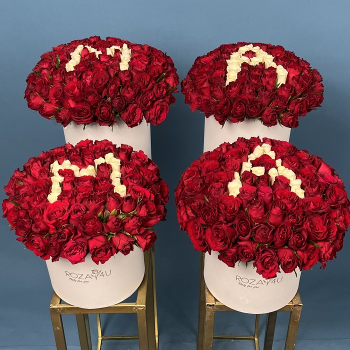 Сет из 4 маленьких коробок с розами Мама