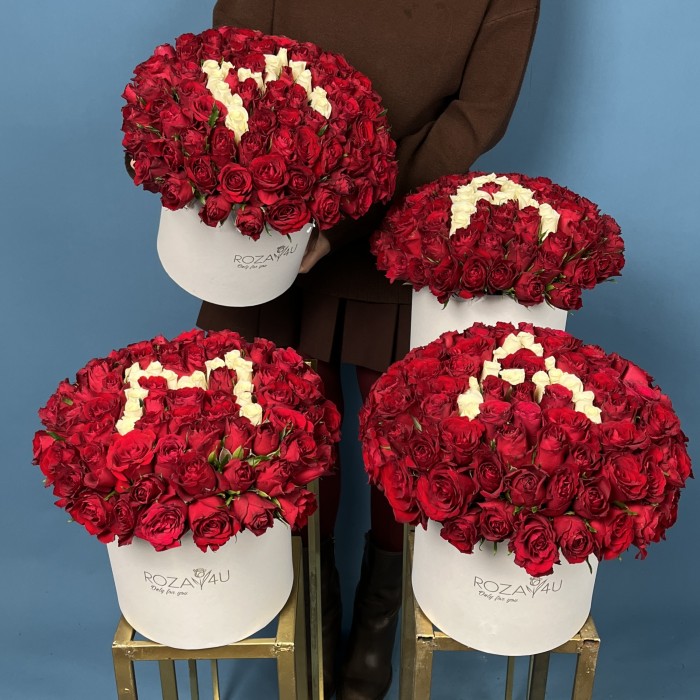 Сет из 4 маленьких коробок с розами Мама