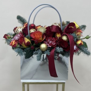 Букет дня в коробке весенний поцелуй