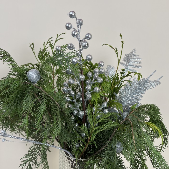 Новогодний интерьерный букет с туей