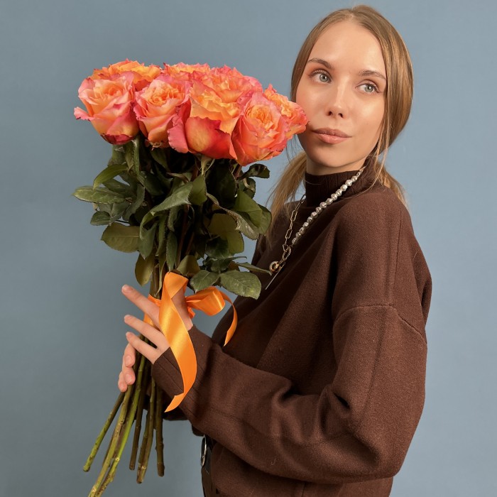 15 роз Фри Спирит 50 см