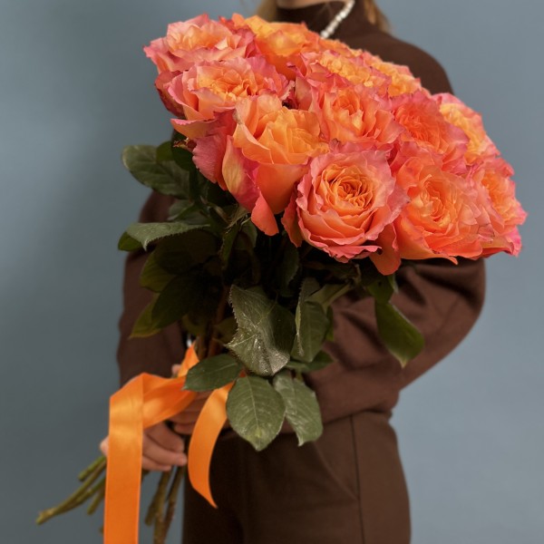 15 роз Фри Спирит 60 см