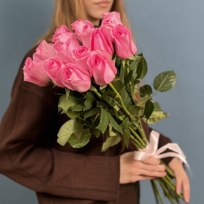 15 розовых роз Ревиваль 60 см