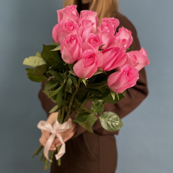 15 розовых роз Ревиваль 60 см