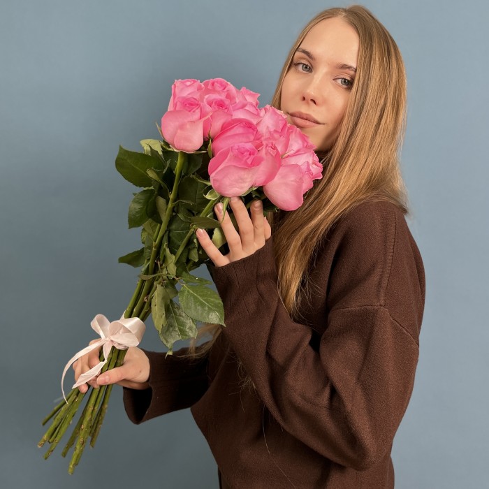 15 розовых роз Ревиваль 60 см