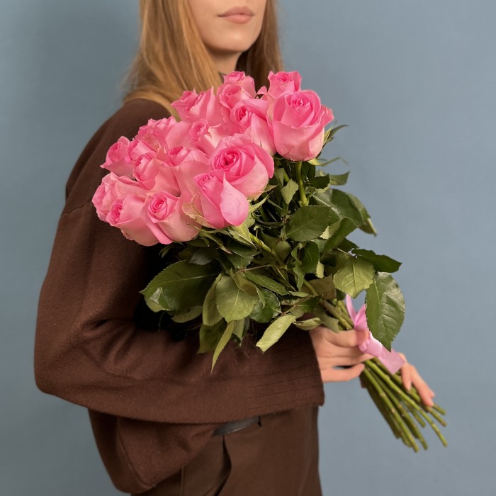 19 розовых роз Ревиваль 60 см