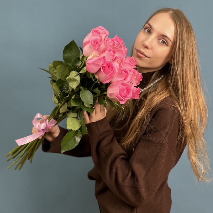 19 розовых роз Ревиваль 60 см