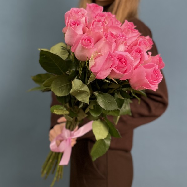 19 розовых роз Ревиваль 60 см