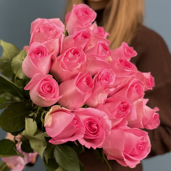19 розовых роз Ревиваль 60 см