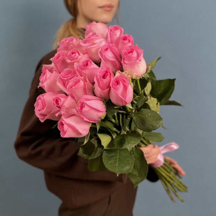 21 розовая роза Ревиваль 60 см