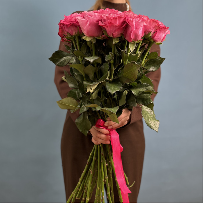 25 пионовидных роз сорта Кантри Блюз 60 см