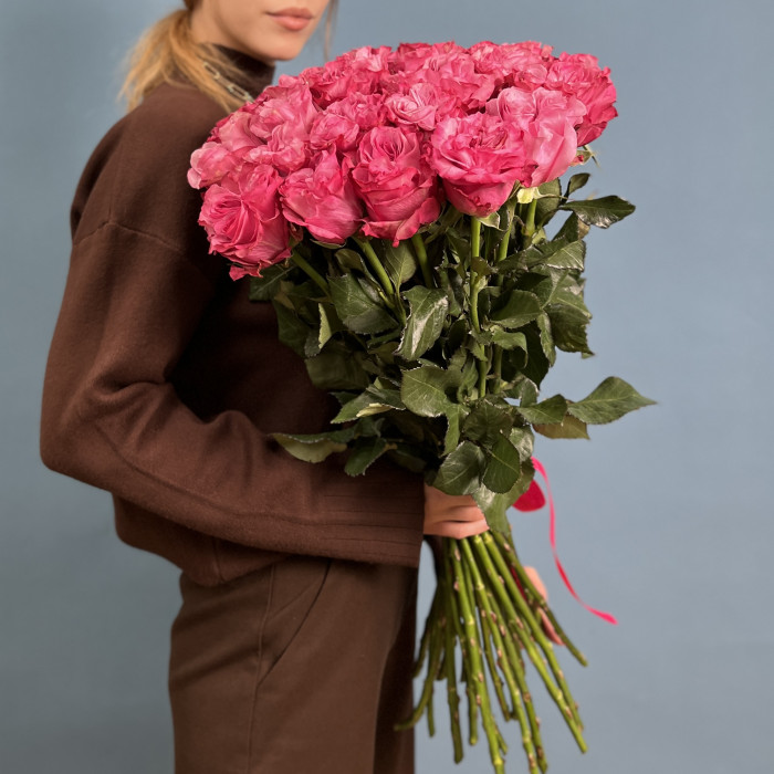 25 пионовидных роз сорта Кантри Блюз 60 см