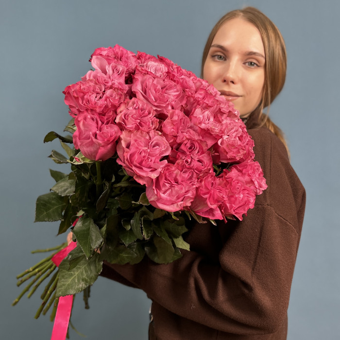 25 пионовидных роз сорта Кантри Блюз 60 см