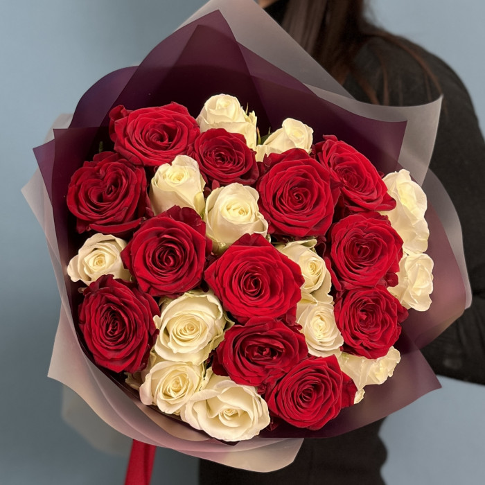25 красных и белых роз Моей любимой