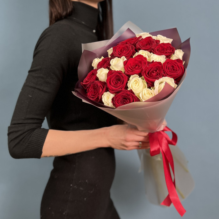 25 красных и белых роз Моей любимой