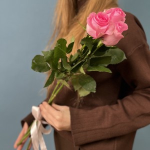 3 розовые розы Ревиваль 60 см