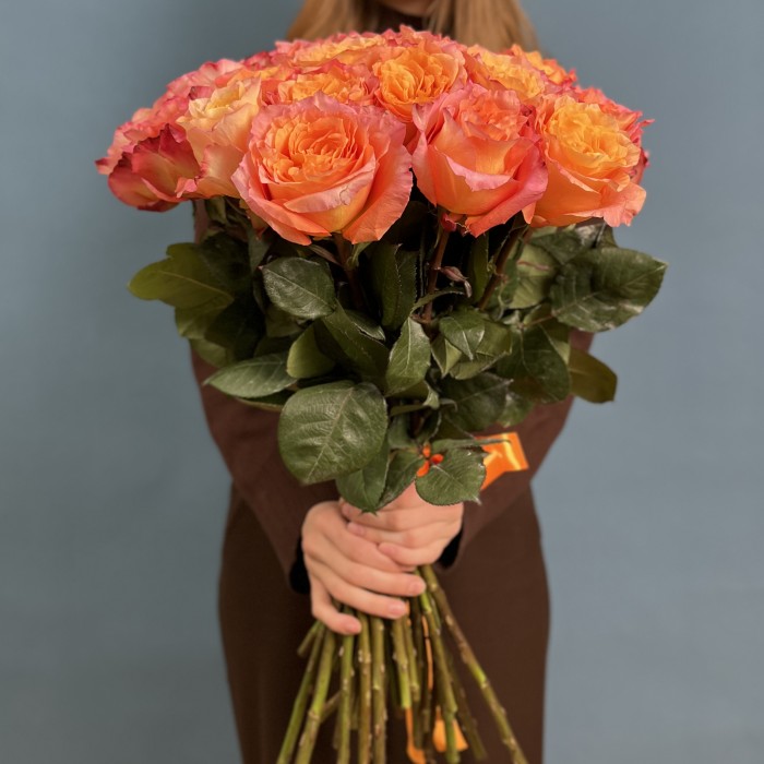 31 оранжево-розовая роза Фри Спирит 60 см