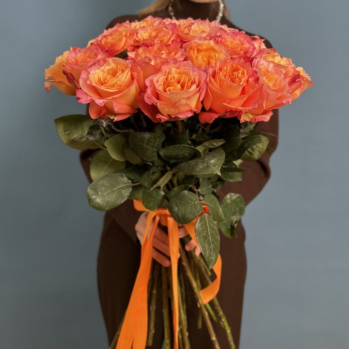 35 роз Фри Спирит 50 см