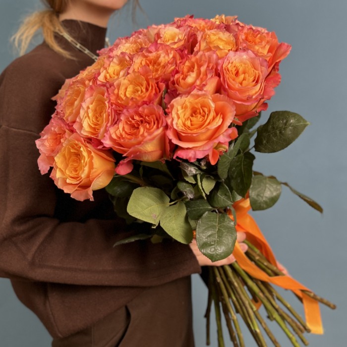 35 роз Фри Спирит 50 см