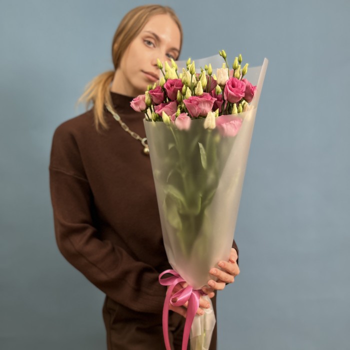 Букет из 5 розовых эустом