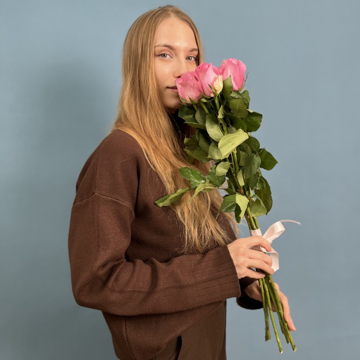 7 розовых роз Ревиваль 60 см