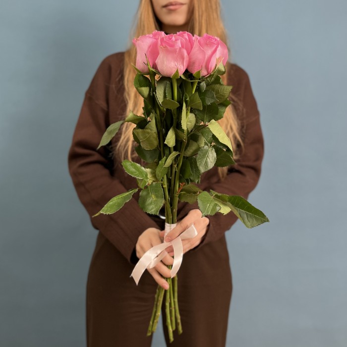 7 розовых роз Ревиваль 60 см