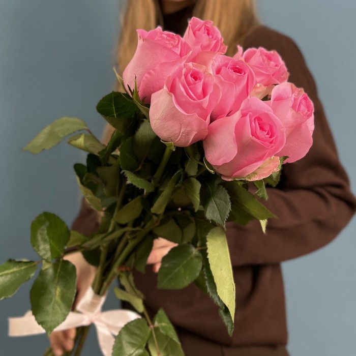 7 розовых роз Ревиваль 60 см