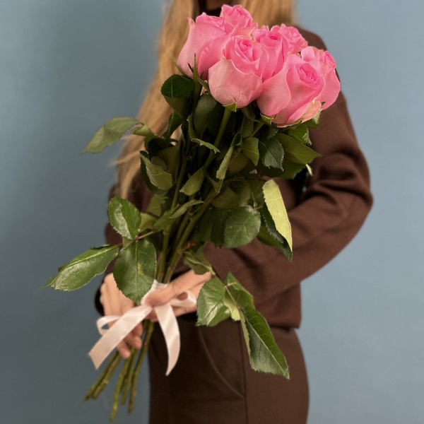 7 розовых роз Ревиваль 60 см
