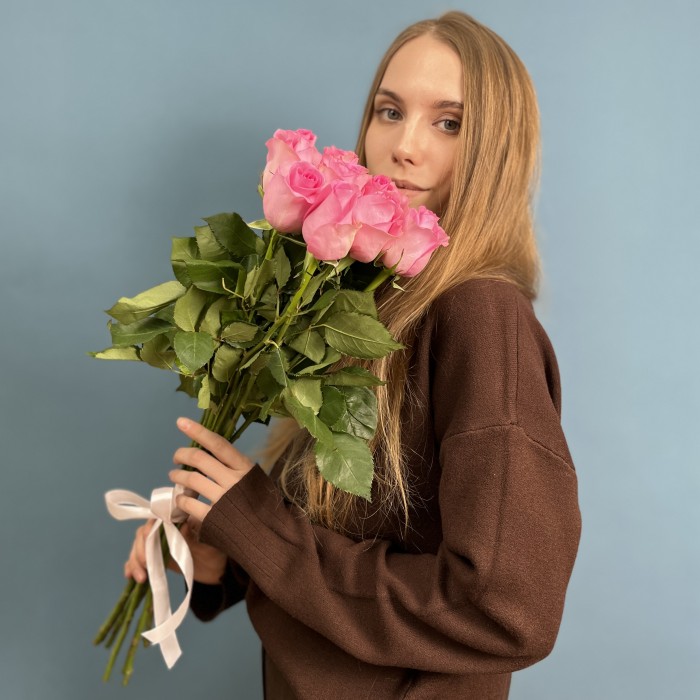 9 розовых роз Ревиваль 60 см