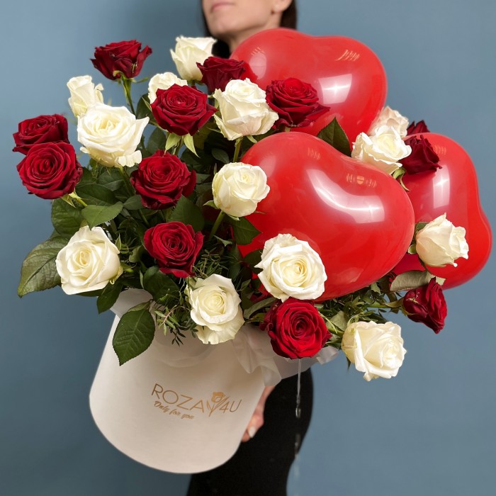 Композиция в коробке розы с шарами Моя любовь