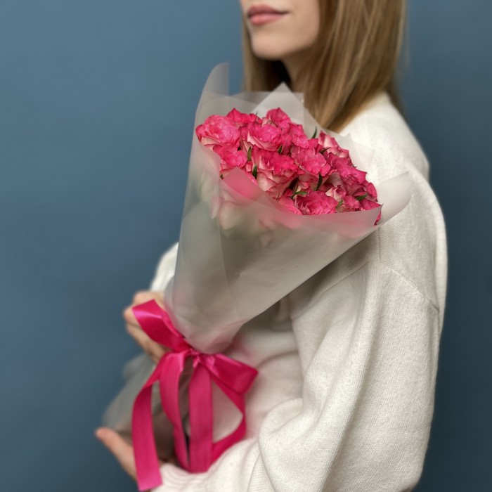 17 малиново-белых роз Дабл Дейт