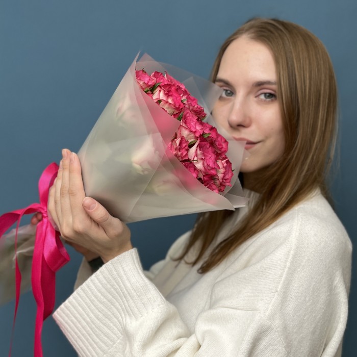 17 малиново-белых роз Дабл Дейт