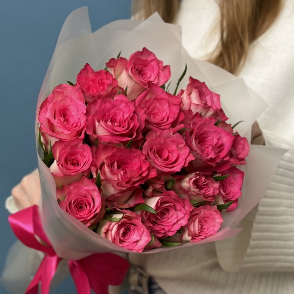 17 малиново-белых роз Дабл Дейт