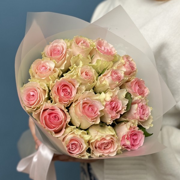 17 нежно-розовых роз Топ Гир