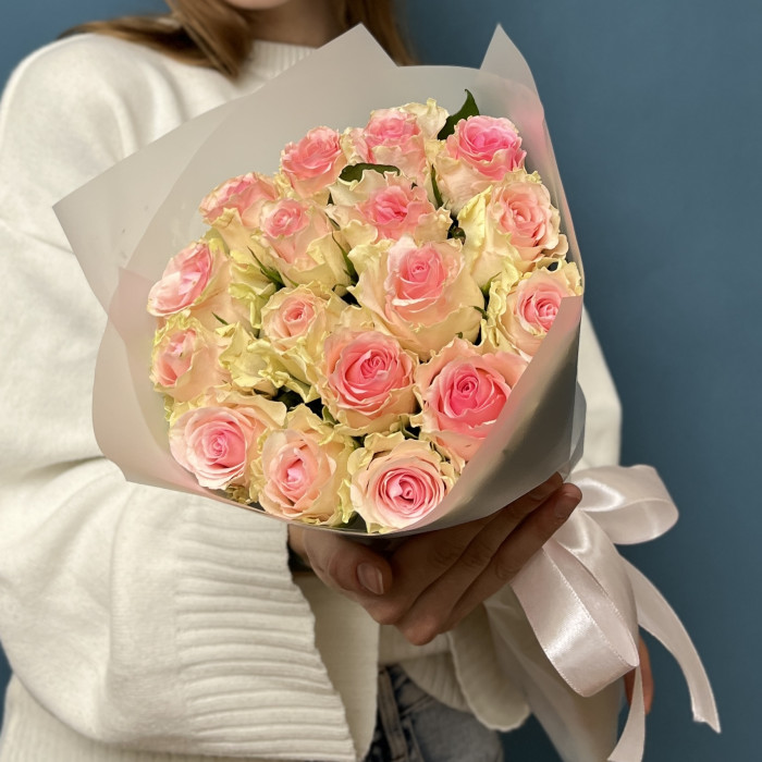 17 нежно-розовых роз Топ Гир