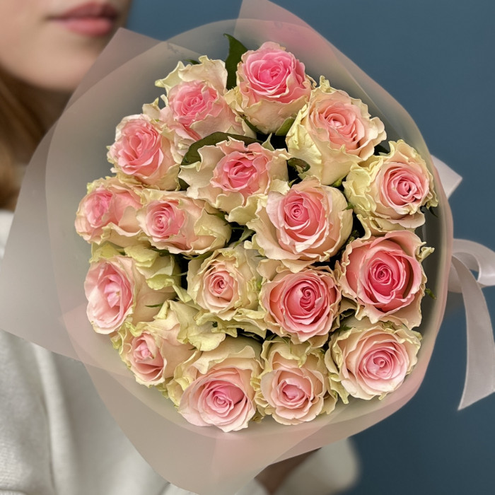 17 нежно-розовых роз Топ Гир